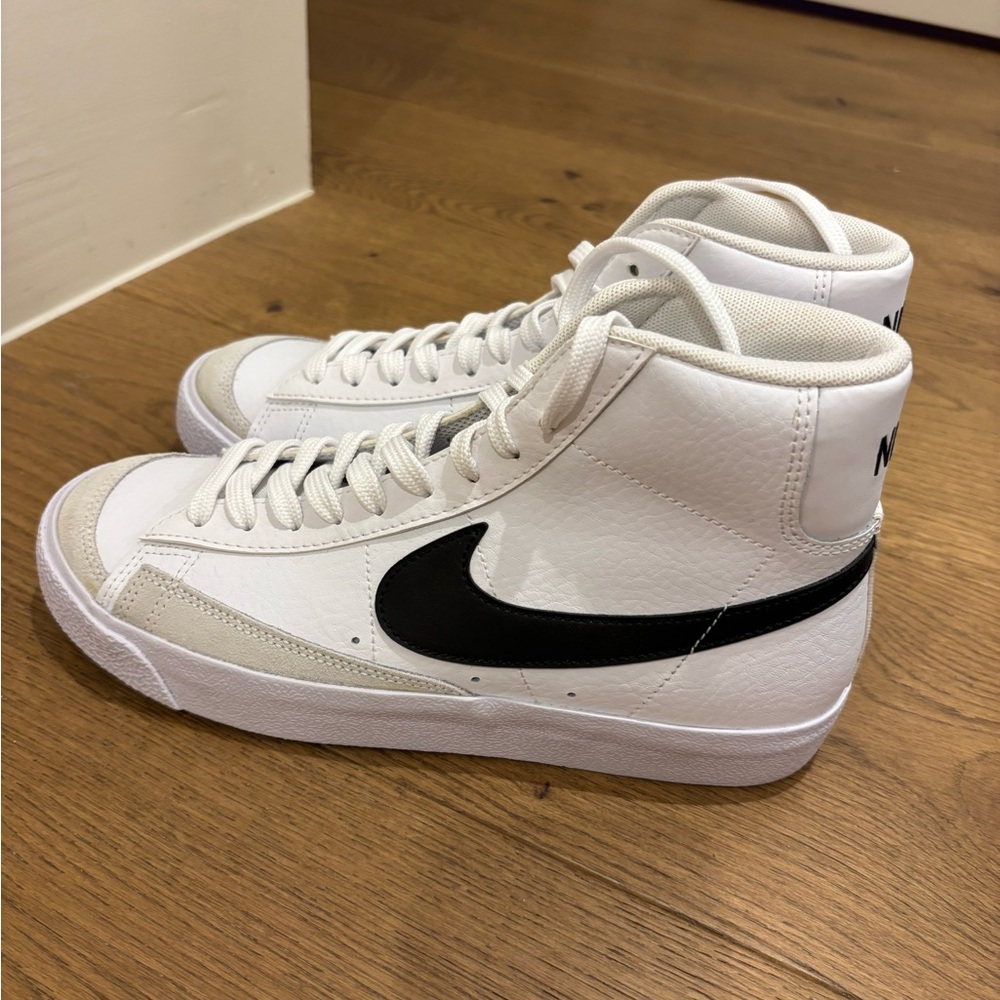 Nike Kids White and Black High-Top Sneakers - Picture 1 of 3